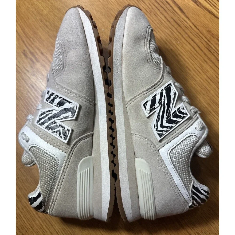 New Balance 574 Sea Salt Zebra Youth Kids‎ Sneaker Size 1.5 Suede EVA Technology